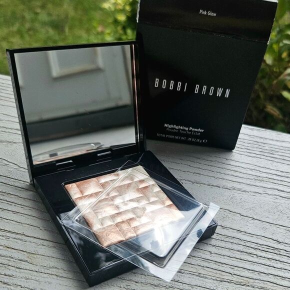 Bobbi Brown Highlighting powder in pink glow NEW msrp $56 - Picture 6 of 16